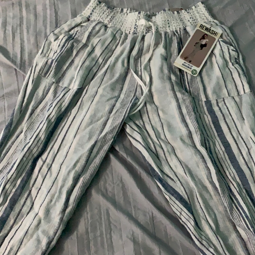 Striped flowy pants from the brand Rewash! Perfect for summer, loose fit